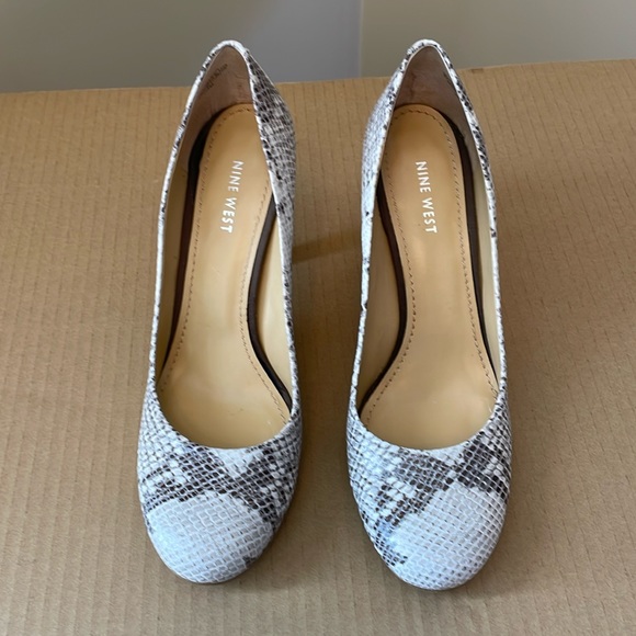 Nine West Shoes - Nine West high heels, size: 9.5, color: cream, brown, snake skin